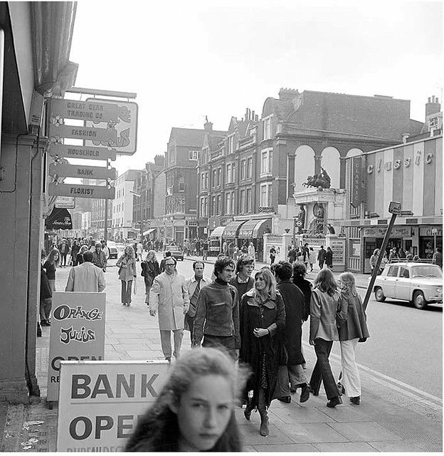 OldSchoolUK's tweet photo. King's Road, Chelsea, London, England - 1967 https://t.co/TRL2gUPSRF