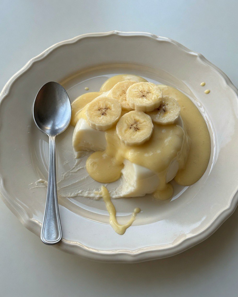 thedestinyboi's tweet photo. Banana season in my baking 🍌⭐️ https://t.co/NRGOrLRWKI