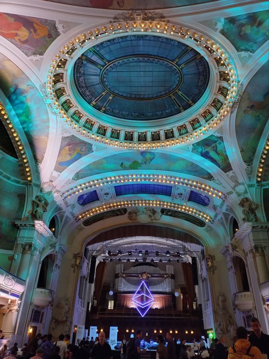 bitblondy's tweet photo. @EthPrague did not disappoint! 🇨🇿 

Maybe a bit smaller than last year, but a seriously beautiful venue (I could stare at the ceiling all day) and very pleasant atmosphere. 🙌 https://t.co/JazMB0vH44