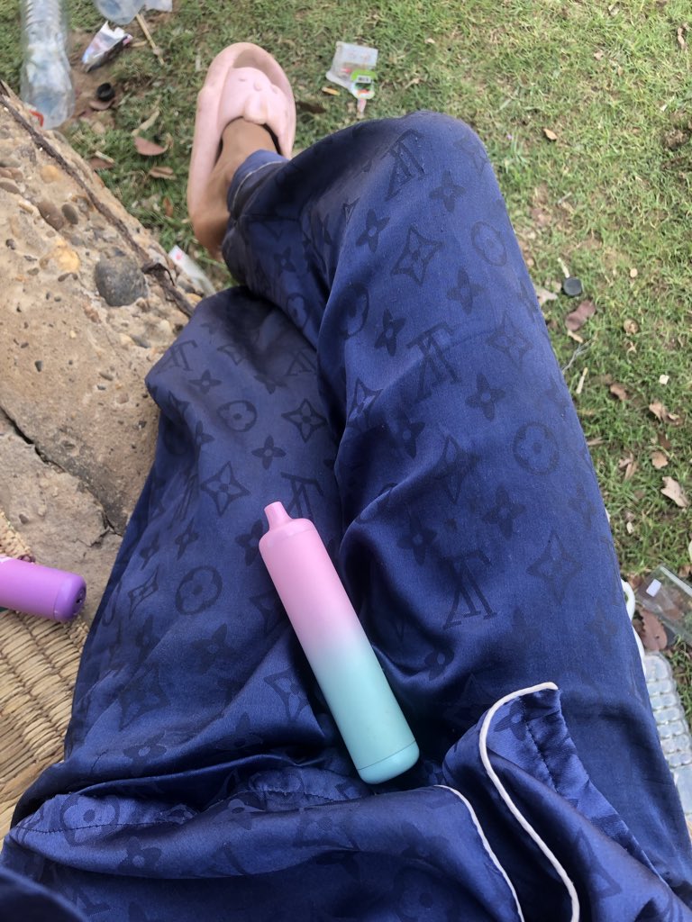 ນ້ຳເອງ tweet media
