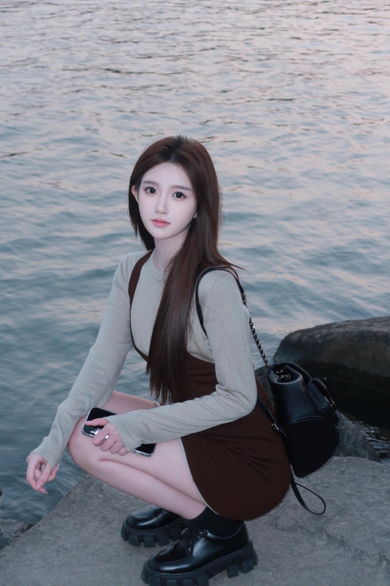 assel1312's tweet photo. Autumn breeze, golden leaves, cozy sweaters—perfect day to sip warm tea u0026 walk slowly. https://t.co/P53UqoixWW