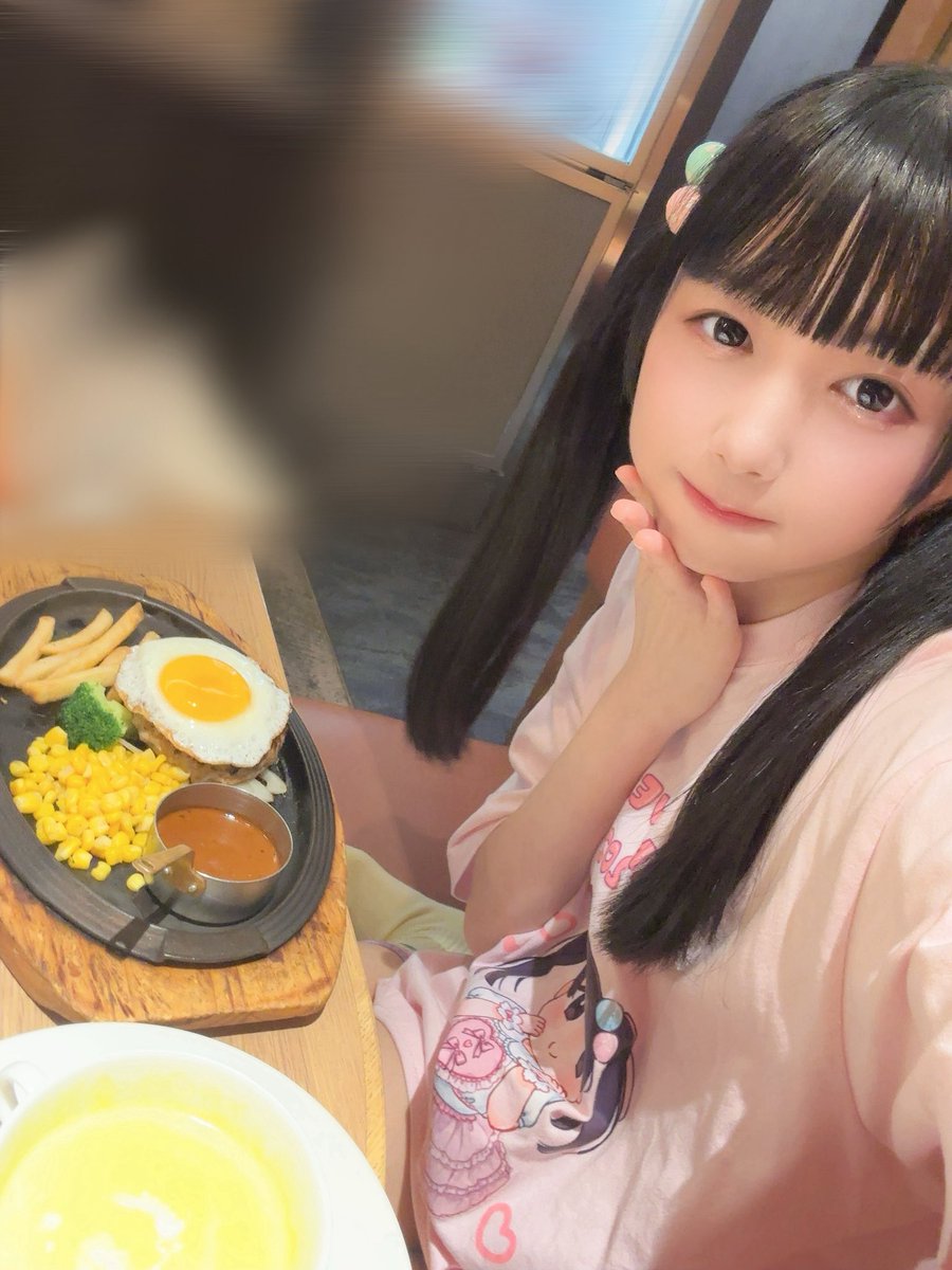 目玉焼き好き ファミレスでハンバーグ食べよ🩷 目玉焼きのせだいすき🍳