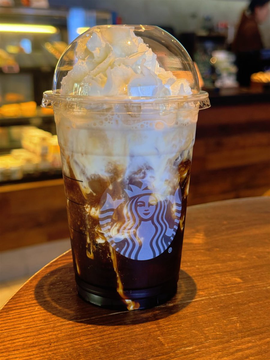 tyapotaro's tweet photo. 暑くなりましたから,冷たいものを飲みましょう https://t.co/4YASYLvZpF