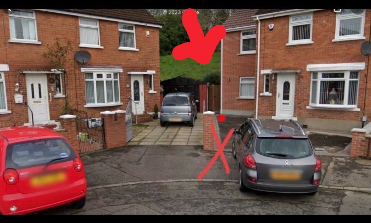 _M_A_Z_Z_A's tweet photo. Noah NEVER knew to run up this Rd NAKED!To this exact house. To that locked gate.Through that garden.Over a wire fence.Across a wooden platform/over running water. Into a copse. Into locked drain area.Lift heavy grate.Descend into nettles/debris pitch dark. Crawl 600m.BULLSHIT! https://t.co/D4nbgucnSq
