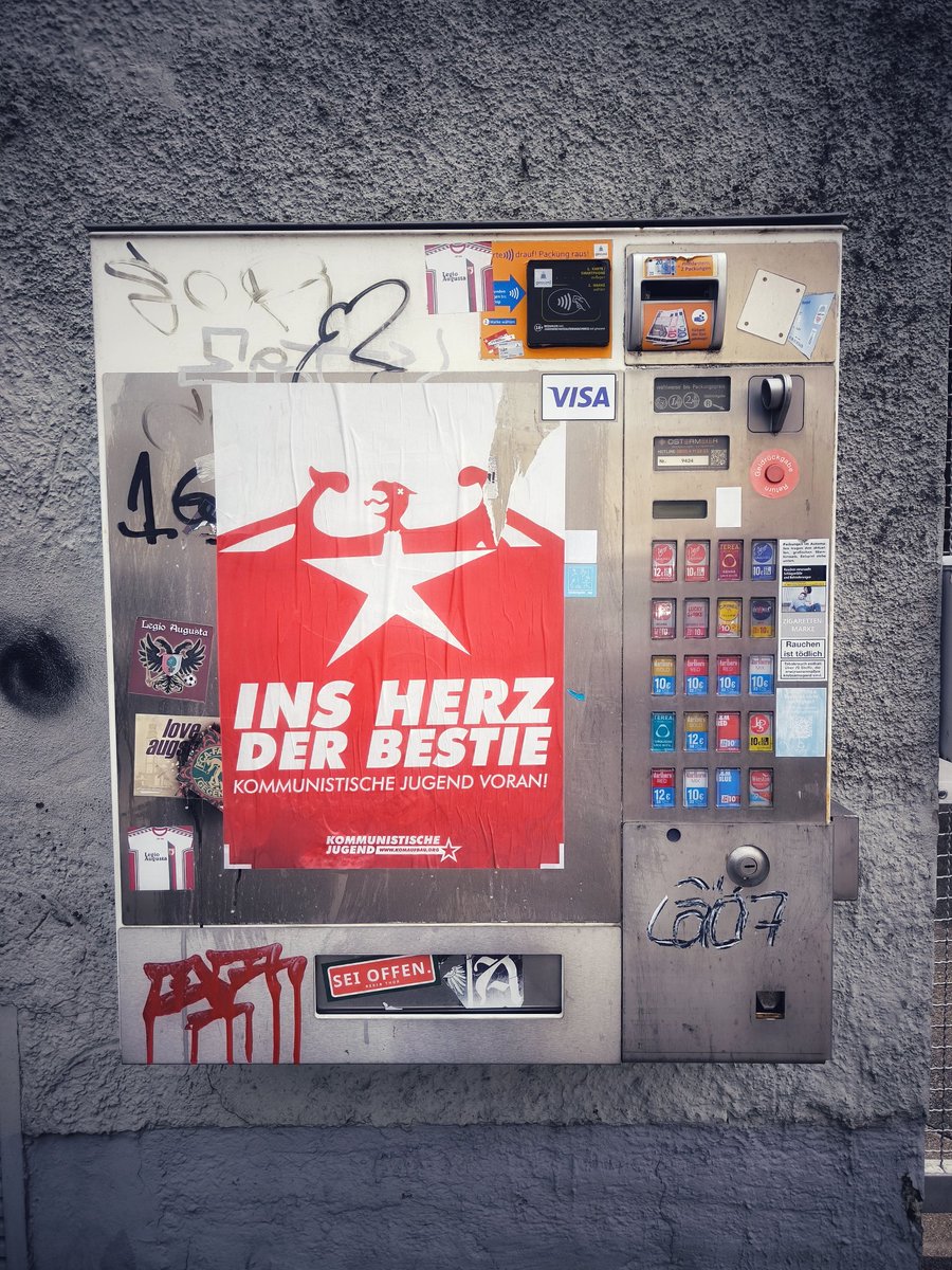 fiatphoenix's tweet photo. Bin ehrlich irritiert.
In Augsburg bisher keinen einzigen Bitcoin-Aufkleber gesehen. 🧐Dafür überall solidarisch, bunt, vielfältig, kommunistisch. Selbst der Zigarettenautomat macht jetzt Klassenkampf.
Gibt’s hier keine normalen Bitcoiner?!
#Bitcoin #Augsburg #FiatSystem #Bitcoiner
Fiatphoenix ✒️