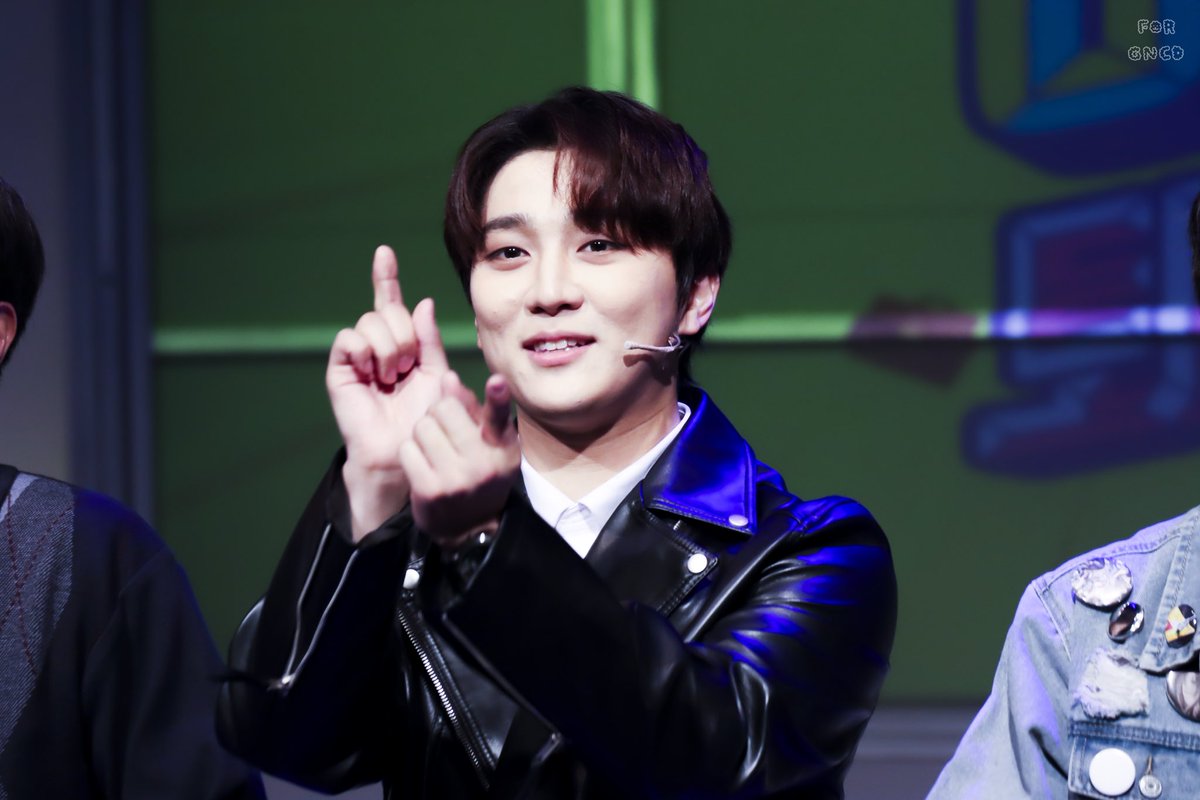 FOR_GNCD's tweet photo. 260509 6시퇴근 홍주찬

보고 보고 장보고 😉👈🏻

#골든차일드 #GoldenChild #홍주찬 https://t.co/5oHZ8P8Ahd