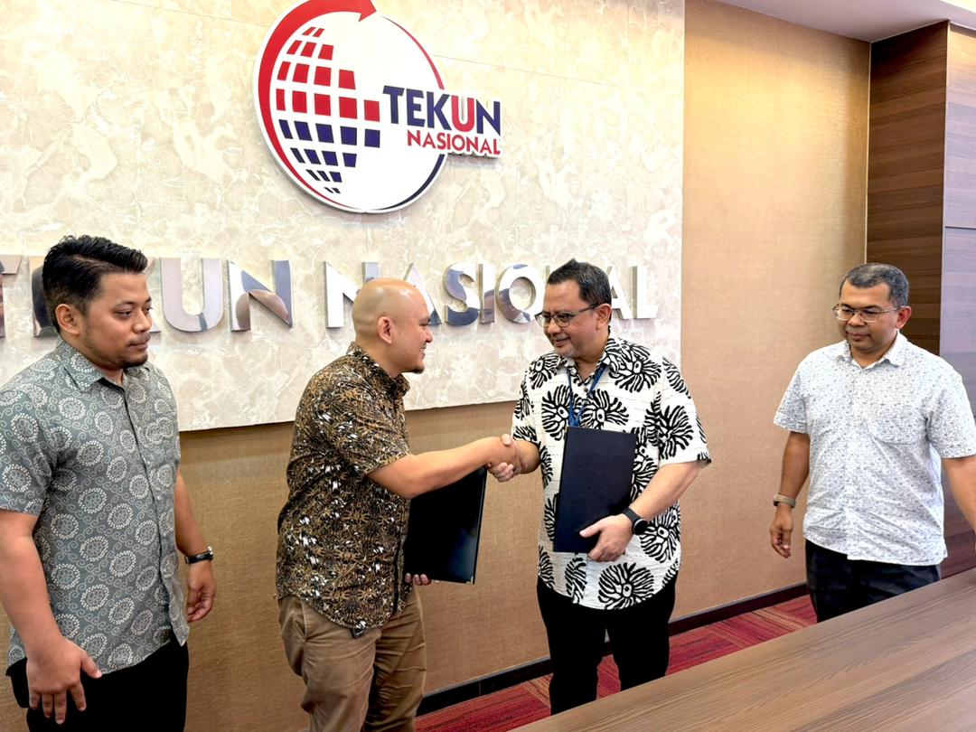 TCorpSdnBhd's tweet photo. MoU antara Awqaf Education Sdn Bhd dengan TEKUN Corporation Sdn Bhd dan pelantikan TEKUN Corporation sebagai Agensi Kutipan Hutang untuk Awqaf Education Sdn Bhd https://t.co/QgP7uijFcY
