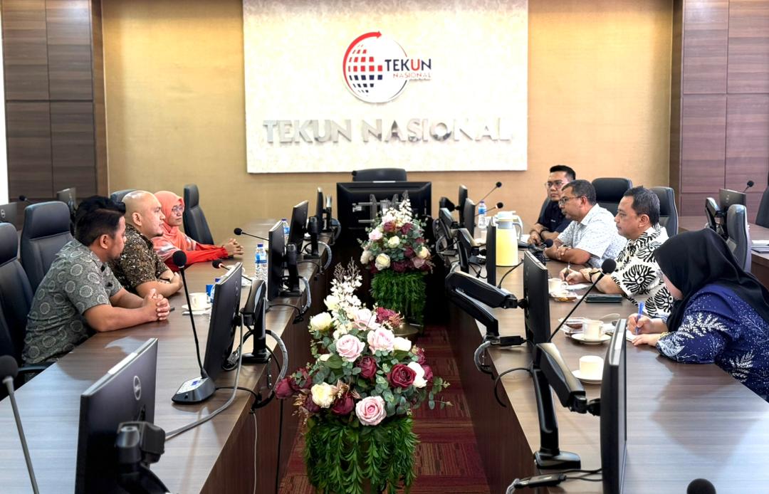 TCorpSdnBhd's tweet photo. MoU antara Awqaf Education Sdn Bhd dengan TEKUN Corporation Sdn Bhd dan pelantikan TEKUN Corporation sebagai Agensi Kutipan Hutang untuk Awqaf Education Sdn Bhd https://t.co/QgP7uijFcY