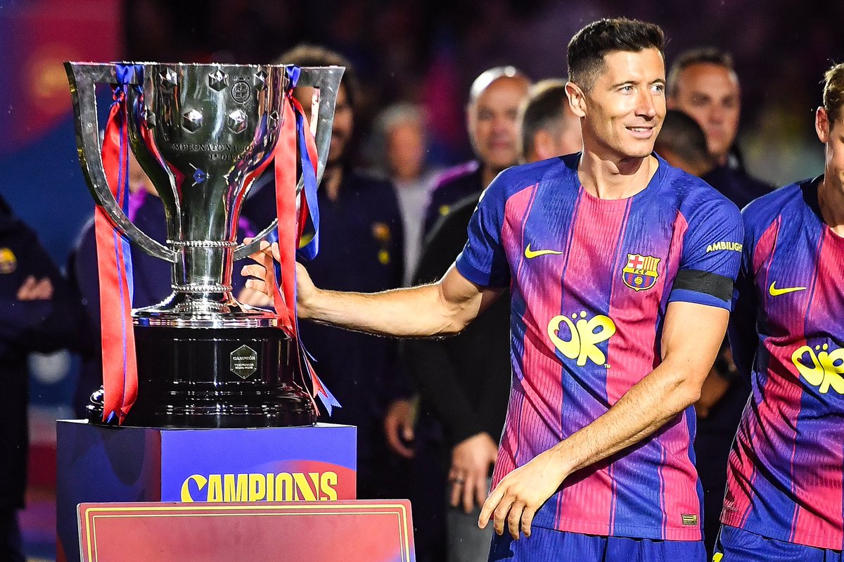 ActuFoot_'s tweet photo. 🚨 Sur ses 18 saisons jouées, Robert Lewandowski 🇵🇱 a REMPORTÉ 14 FOIS LE CHAMPIONNAT ! 🏆

Dictature 🤯💪 https://t.co/ectpqAutJw