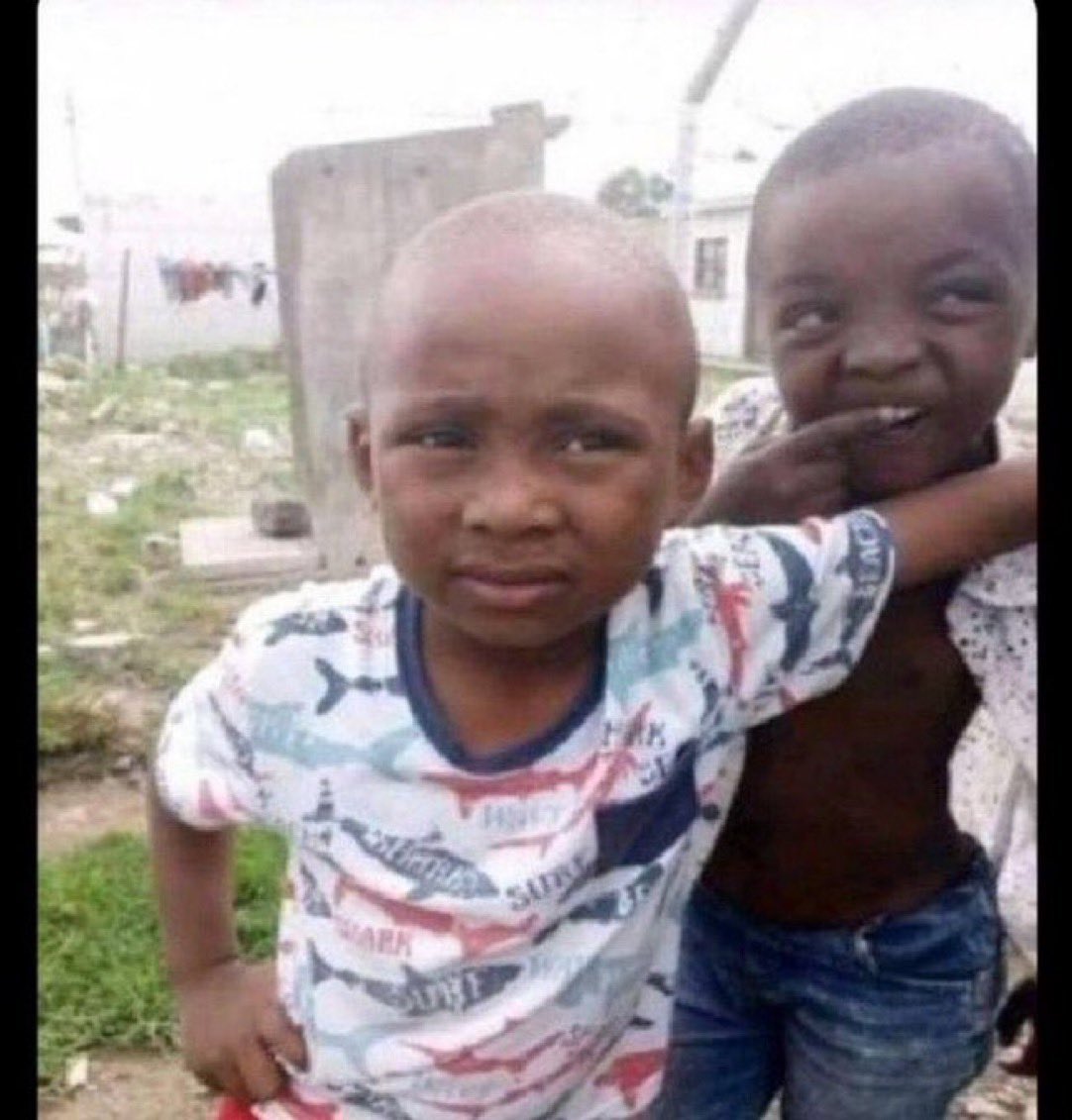 LMNTARY_'s tweet photo. Nigerian politicians will promise you 24-hour electricity with confidence while the microphone is powered by generator. https://t.co/MRKklFG4sT