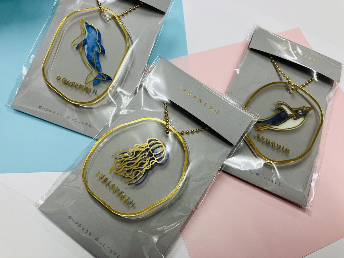 🌟新商品🌟

🧊KASANERU アクリルキーホルダー✨

水彩画タッチ🎨の海の生き物と、
ゴールドのフレームのみの2枚を組み合わせたアクリルキーホルダー✨

ボールチェーンがもう１つ入っているので、ペアで持つことが出来ます💝
重ねても、それぞれでも自由な楽しみ方ができるキーホルダーです🥰