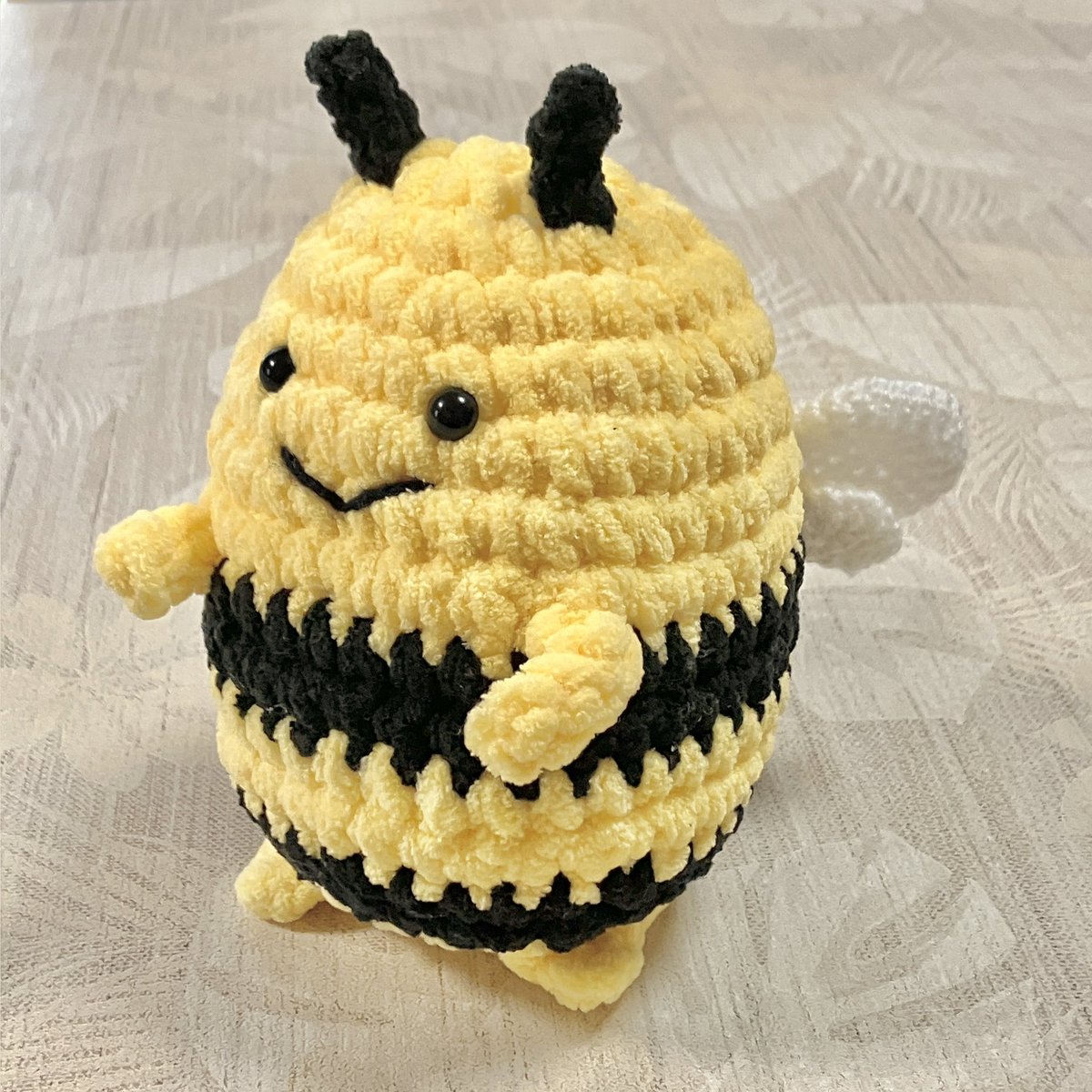 身長17cmの巨大なミツバチを作りました。 羽音えぐそう。そもそも