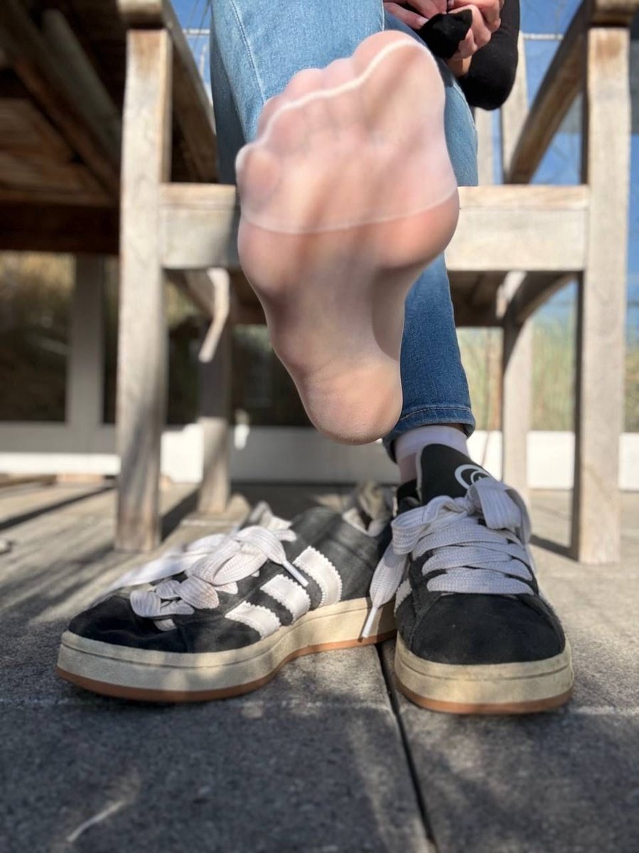 Hannah feet Queen tweet media