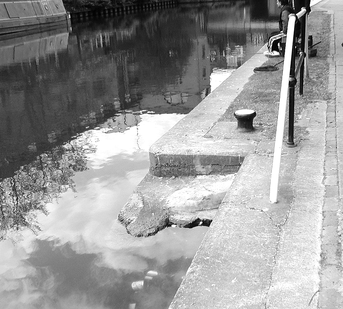 canalmuseum's tweet photo. It is #MysteryMonday! 🧩 Exploring the Regent’s Canal for #NationalWalkingMonth? You will see these brick slopes every few hundred metres.

They weren't built for people, and they are almost unique to this canal. Can you identify what they were built for? 🔍
1/2 https://t.co/sUO5B0rj6l