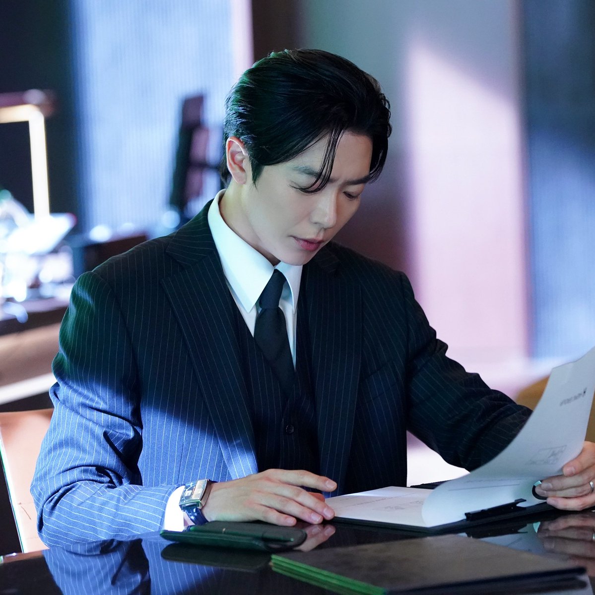 he’e an expert in looking effortlessly sexy 🥵
