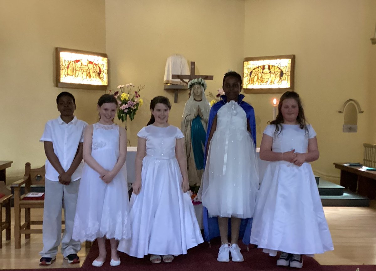 StJosPri's tweet photo. We honoured Mary our Blessed Mother. Our May Queen crowned her statue and her attendants placed flowers at her feet. https://t.co/rpJOlE9DLA
