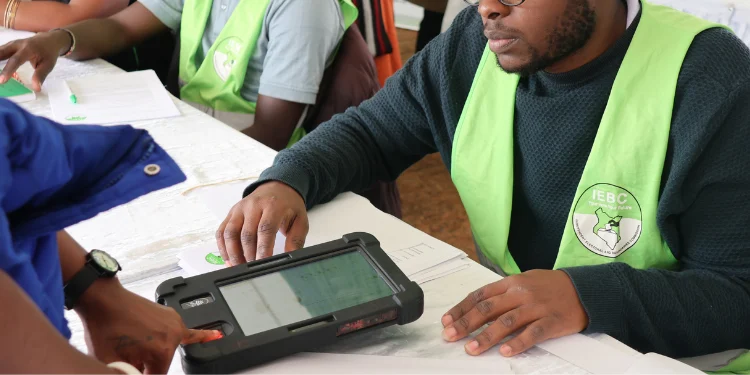 NyakundiReport's tweet photo. 🚨 Questions Emerge Over IEBC Clerk Payments During Recent Voter Registration Exercise❗

Questions have emerged over payment disparities among temporary election staff engaged during the recent voter registration exercise, with some clerks claiming the amounts received at the end of the assignment differed sharply from the daily rates outlined in contractual agreements and public recruitment notices. 

One voter registration clerk attached to the Independent Electoral and Boundaries Commission (IEBC) claims they received lower pay than several colleagues after the exercise, even though he says he registered more than 1,500 new voters while others processed far fewer registrations during the same period.

According to the clerk, explanations provided informally linked the payment difference to his deployment at an institution-based registration centre, a claim that has now triggered questions over whether remuneration varied depending on posting location, workload classification, or internal payment structures used during the exercise.

"Hi Cyprian. I recently worked as an IEBC voter registration clerk and the pay, according to the contract and advert, was Ksh 1,500 per day, only to end up receiving Ksh 26,000 while my colleagues received Ksh 38,000 at the end of the exercise. On reaching out, naambiwa it's because I was posted in an institution where I registered over 1,500 new voters. Some of my colleagues registered less than 300 new voters but at least got higher pay. I would wish to know how much other VRCs who were posted in institutions received."