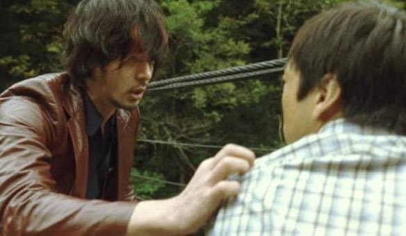 goodtimetheater's tweet photo. 「お前の人生は素晴らしいよ。俺を見ろよ」
映画『ゆれる』

実家のガソスタを経営する、真面目な兄。
東京で写真家として活躍する、自由な弟。

しかし兄が片思いの女性と言い争い、彼女が橋から転落した事で2人の歯車は狂い始める...

あれは事故か、それとも―香川照之の怪演に震える120分。 https://t.co/nWEx7yQwz6
