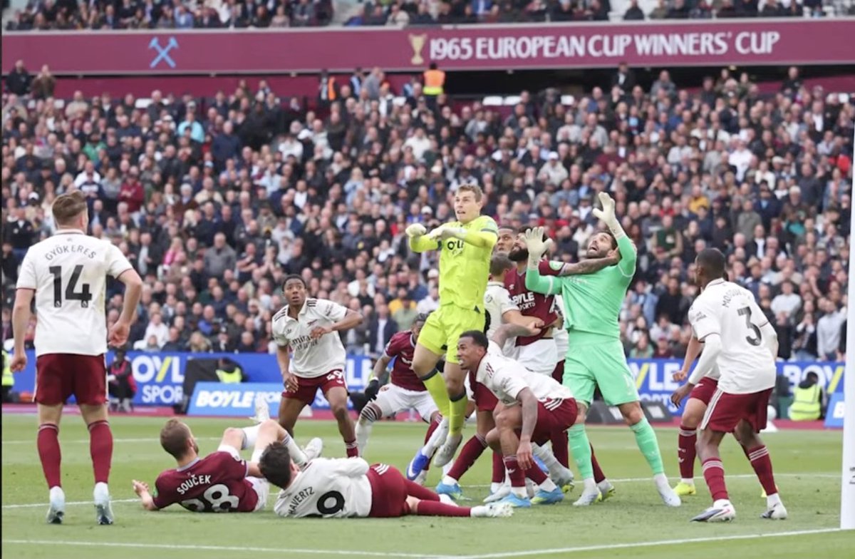 Ayvind1's tweet photo. I don't know what people even are discussing. Burnley next! #arsenal https://t.co/2DzmLbvxUH