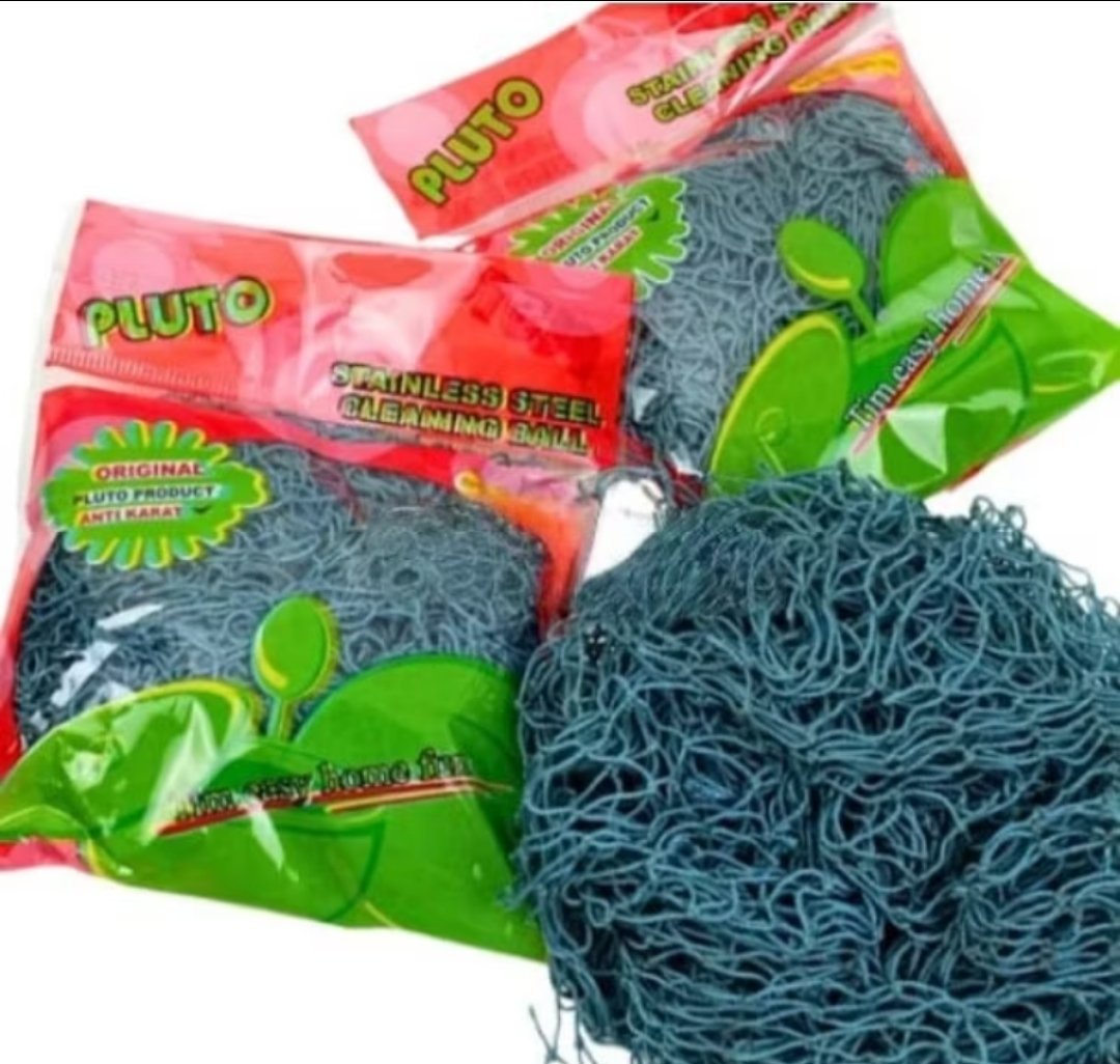 Makanya gw ga mau pake spons ini lagi ganti pake yg jaring2.. abis pake langsung digantung biar kena angin2 dan gak terendam di air bekas cuci piring, tiap mau cuci piring selalu pake air/sabun baru. 
Ini gede bgt bisa dibagi 2, gak habis setahun dipake.. bersih bgt.