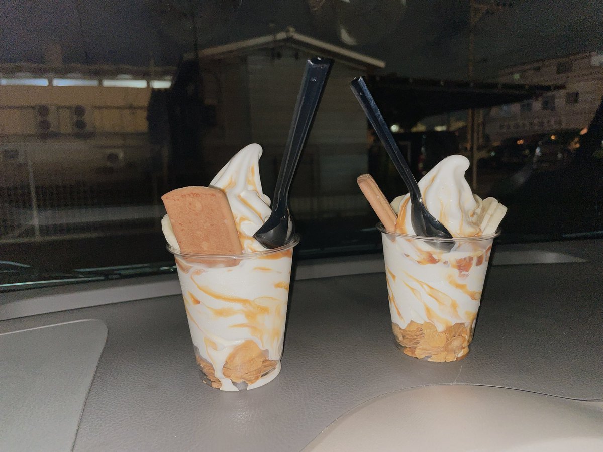 ay___O1's tweet photo. 明日ご飯誘われてうれしい気持ちと吸収になるのかと思うと行きたくない気持ち https://t.co/YdidBrJPxK