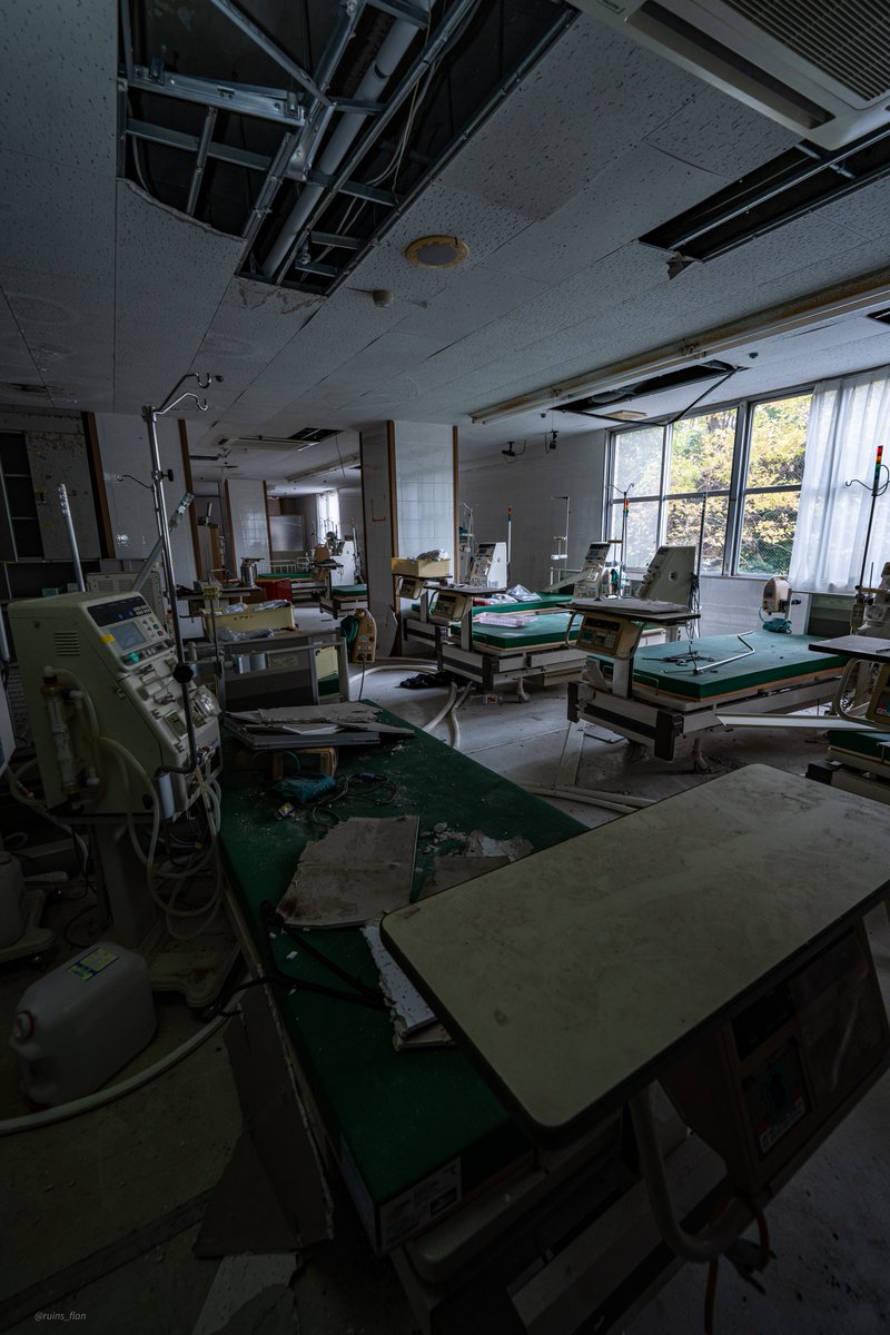 urbex_flan's tweet photo. 自殺や虐待、詐欺などの悪い噂が絶えない廃墟となった総合病院。

地元の人達からは「この病院にだけは搬送しないでくれ」と言われていたそう https://t.co/RRHilooukx