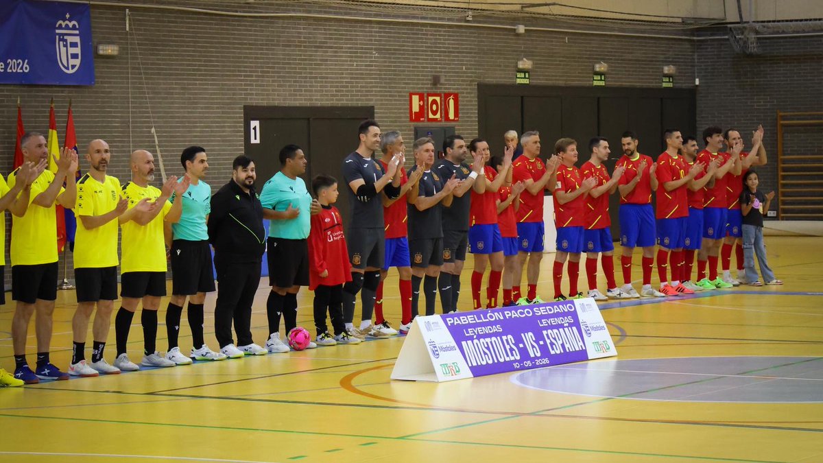 AytoMostoles's tweet photo. ⚽️ El pasado domingo 10 de mayo Móstoles rindió homenaje al exguardameta Paco Sedano con un partido de leyendas de la selección española y de Móstoles.

🔎+info: https://t.co/aZXtXuOz3o https://t.co/mrVfWkv9eG