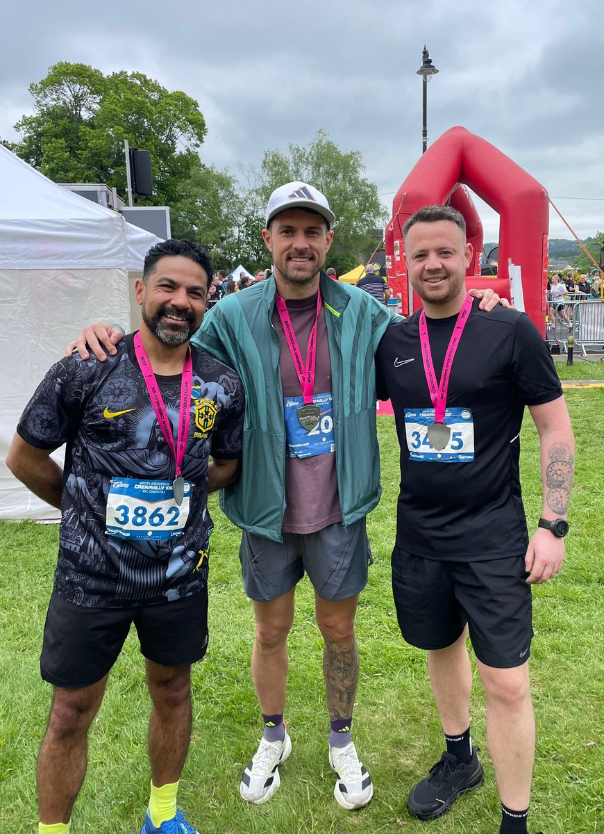 aaronramsey's tweet photo. What a privilege carrying the king’s baton at my Hometown for the 2026 commonwealth games. 2k with the little man then straight into the 10k. Solid run, 36.17 🏃🏼 can’t wait for next years! Diolch Caerffili 🙌🏼 @CaerphillyCBC https://t.co/UmbPBDq7yE