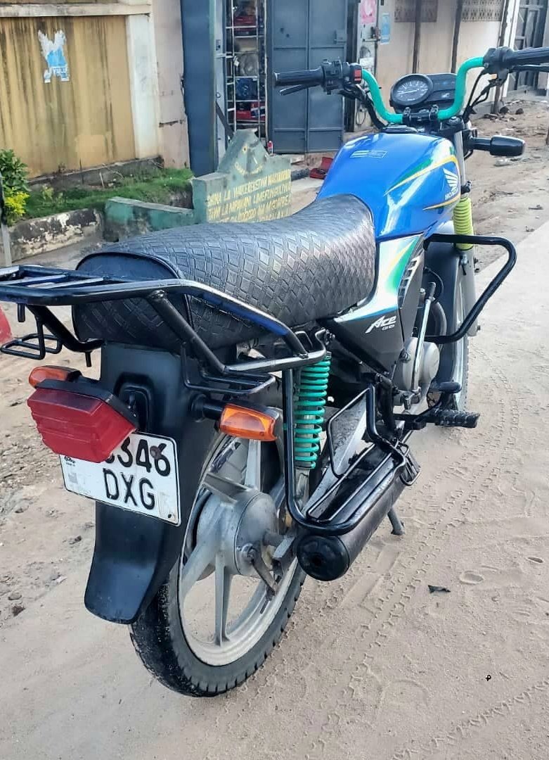 Eng_Matarra's tweet photo. #Tshs. 1,150,000/= kila moja
▪️HONDA ACE #DXG
▪️BOXER #DZK
▪️BOXER #DJR
➡️Cc. 125
➡️Gear 5
➡️Engine safi
➡️Starter zinapiga
➡️Zimetunzwa vizuri
➡️Hazina matengenezo
➡️Full Documents ✅️
ZOTE ZIPO DAR
CALL 📞📲- 0793022184
WHATSAPP-0719542184 https://t.co/srv6gLkiXF