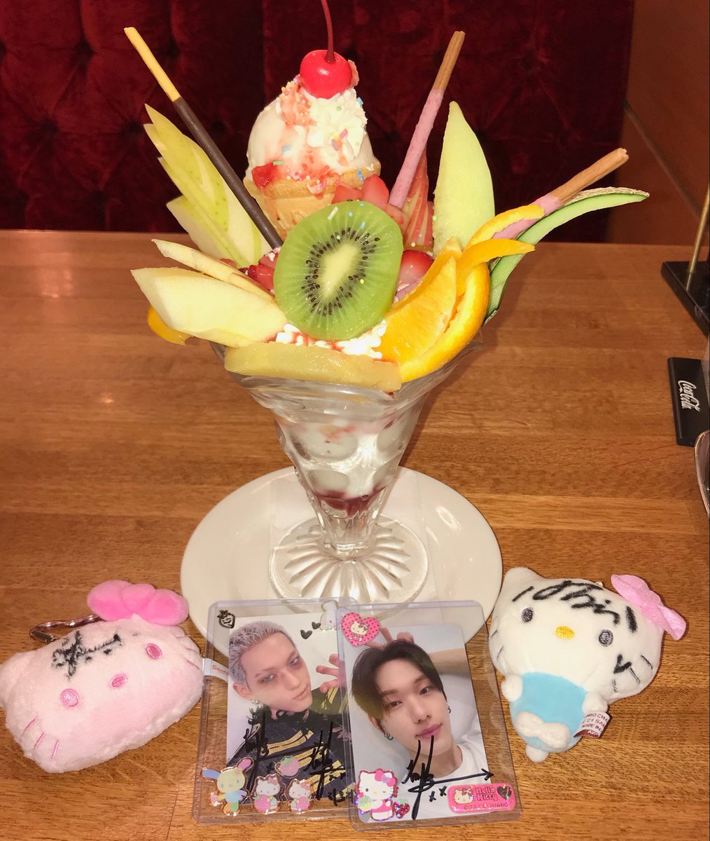 2OO411O6's tweet photo. 보고 싶었어😻 https://t.co/jUoaTZkstv