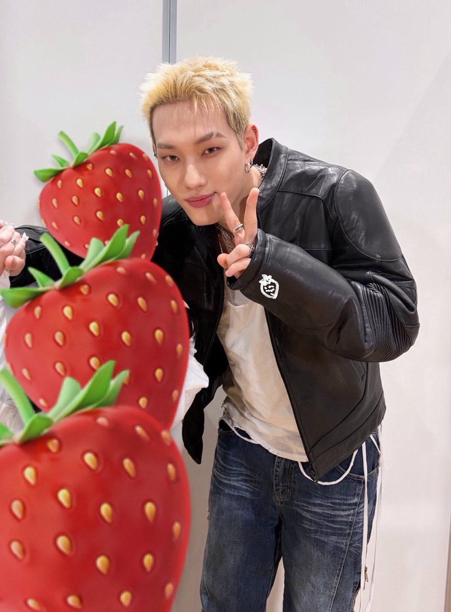 2OO411O6's tweet photo. 보고 싶었어😻 https://t.co/jUoaTZkstv