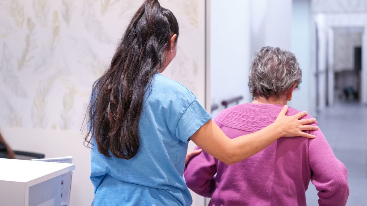 Après vingt ans d’ancienneté et d’expérience, les infirmières d'Elsan ne dépassent pas les 2 000 euros par mois.

Par une question écrite déposée à l'Assemblée, j'interroge la ministre de la Santé.

francoisruffin.fr/soignantes-del…