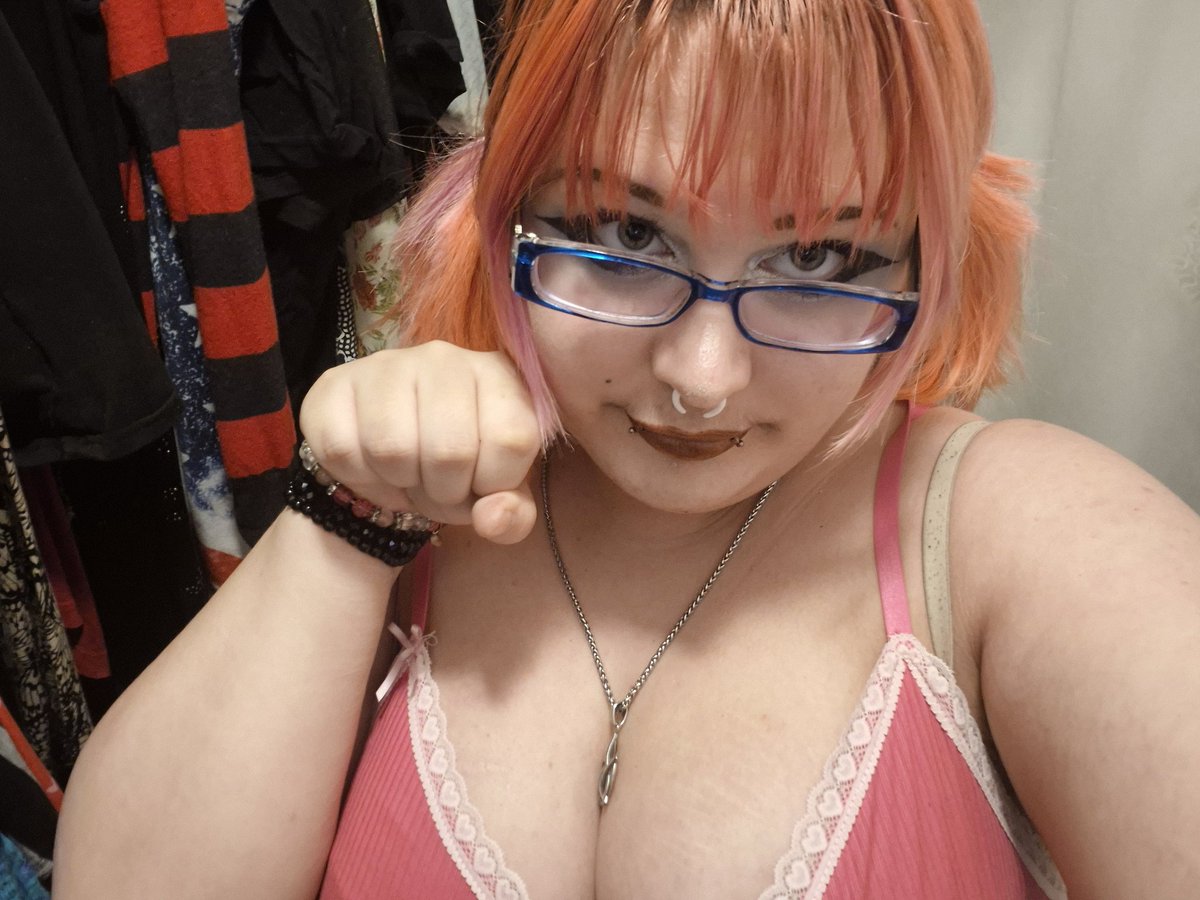 strwbrrybunzz's tweet photo. don't open the comments.. https://t.co/b2AYlRS5ai