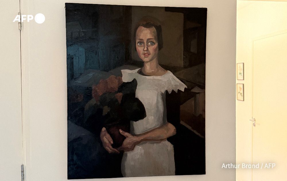 AFP's tweet photo. Nazi-looted portrait found in home of Dutch SS leader's family, says art sleuth.

"Portrait of a Young Girl", by Dutch artist Toon Kelder, has likely been hanging for decades in the home of descendants of notorious SS collaborator Hendrik Seyffardt

https://t.co/KNbYjmOpzt https://t.co/MmY7ftlVEW