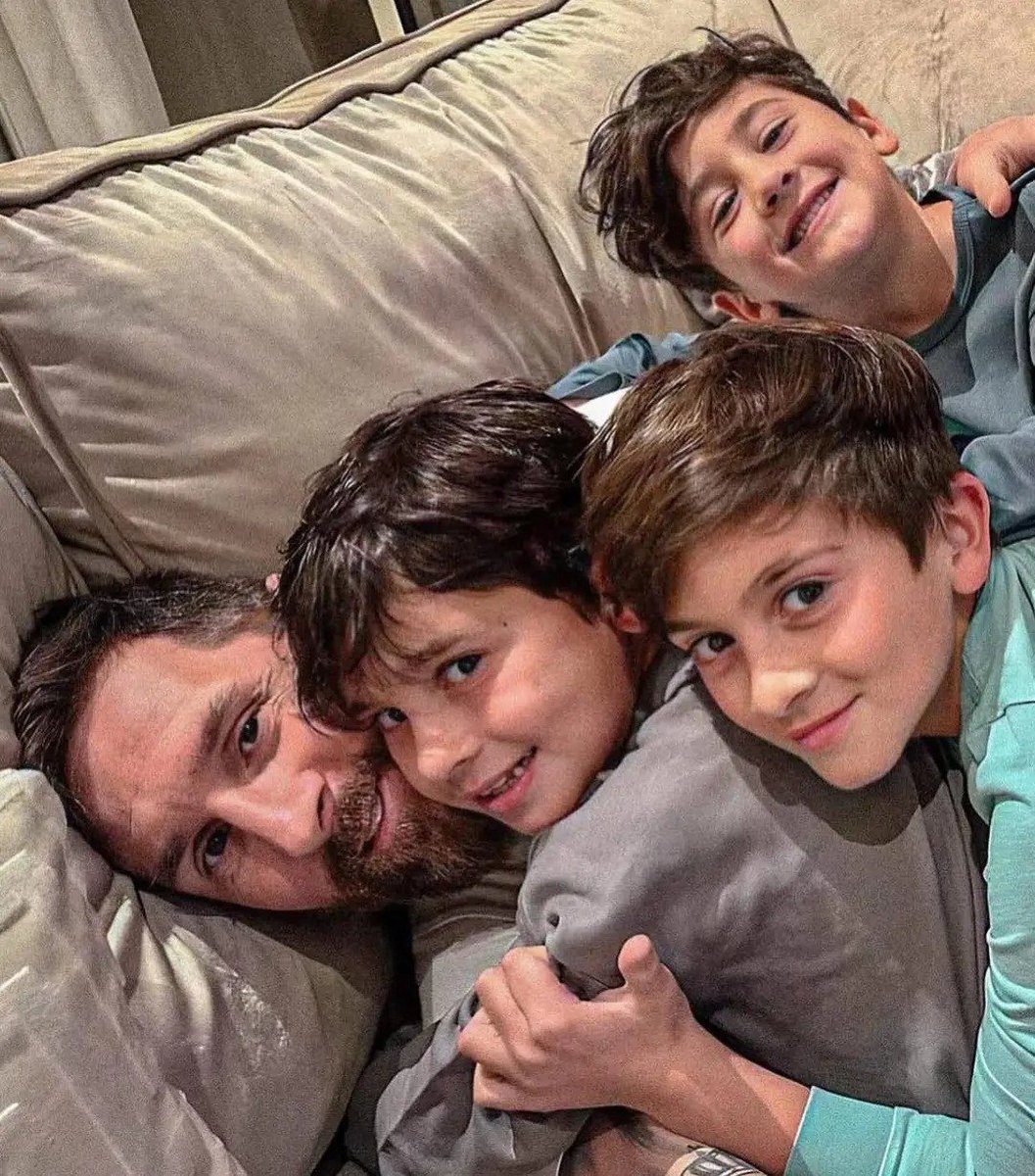 🗣️ Lionel Messi: 

"The children always say: 'dad, Barcelona won the game today'. They are always happy when they say that." 🥹♥️
