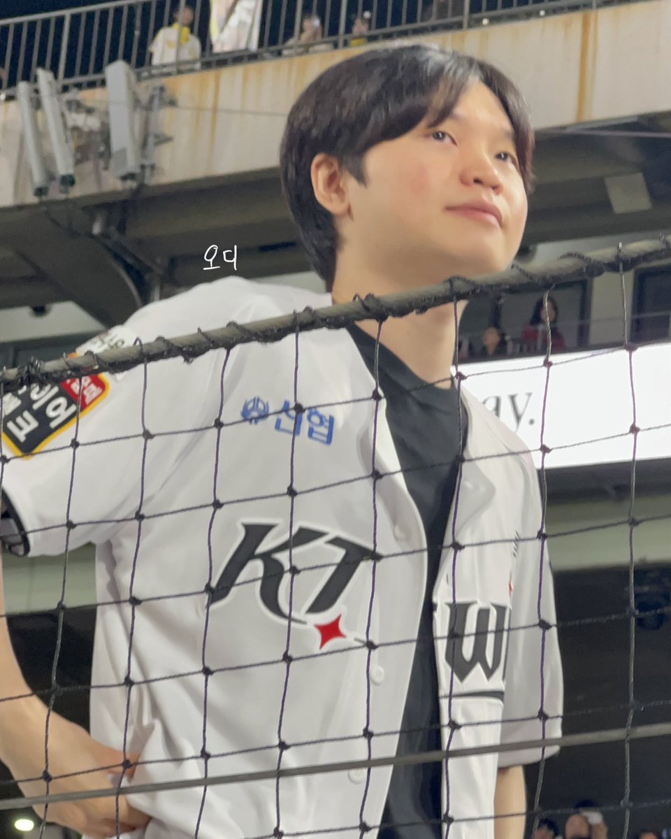 오디 tweet media