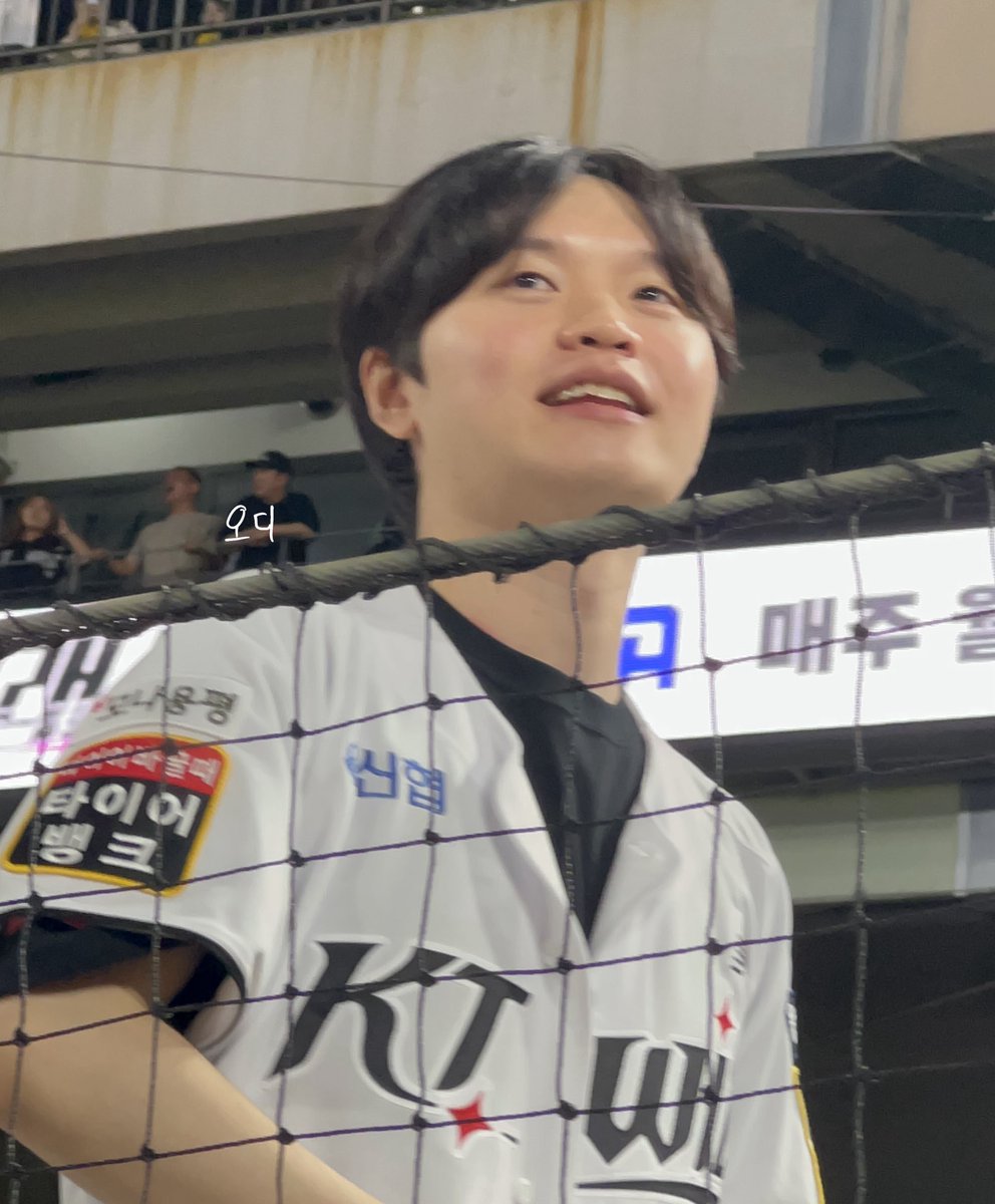오디 tweet media