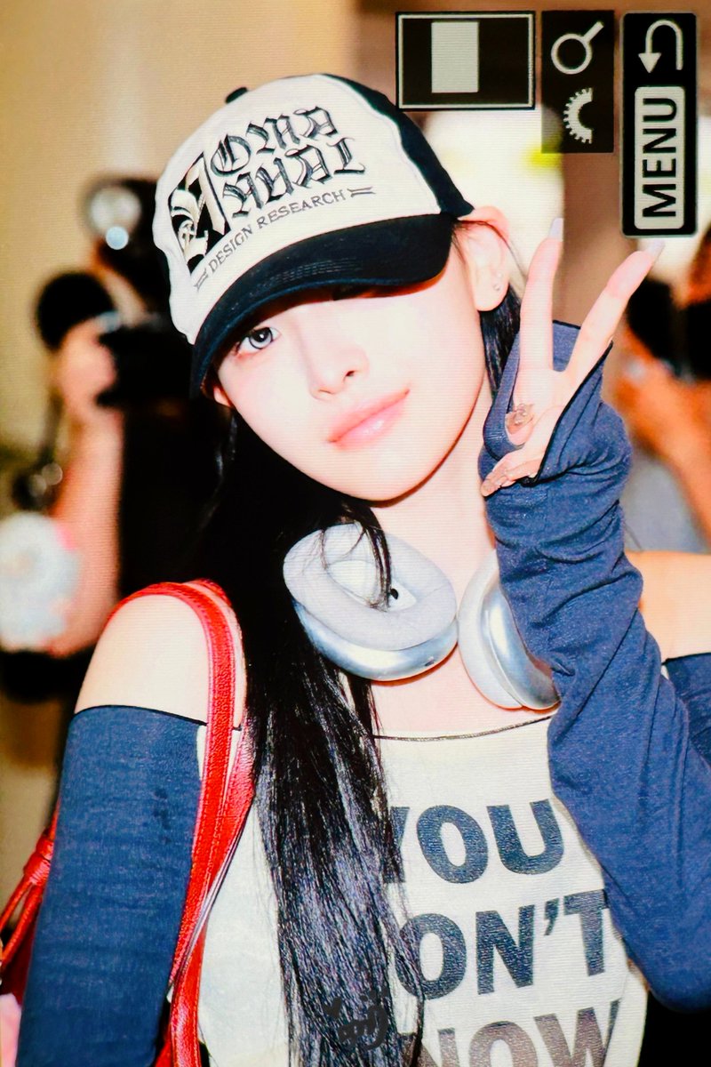 yu_biki_ri's tweet photo. 260511 프리뷰
　　　　　　　|
　╲　　　　　　　　　　　╱
　　　　　　　　　/
　　　╲　　　　　　　╱
　　╲　　 공항에　　　╱
-　-　 🤍핫걸 등장💙　-　-
　　╱　　　　　　　　╲
　　╱　　/
　　╱　　　　　　　╲
　　　　　/　|　　
　　　　 　　|

#MINAMI #미나미  #ミナミ #RESCENE #리센느