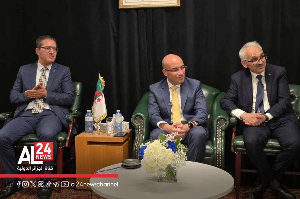 AL24Francais's tweet photo. #MAE_algérien: le secrétaire d’État chargé de la communauté nationale à l’étranger, #Sofiane_Chaib, a entamé une visite de travail au #Canada, débutée à Montréal par une rencontre avec la communauté algérienne relevant du consulat général d’Algérie à Montréal https://t.co/RxL6nzv3vN