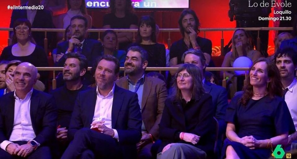 En el 20 aniversario del programa de Wyoming asistieron:
Gabriel Rufián,Ada Colau, Óscar Puente,Mónica García,Marlaska,Bolaños, Urtasun,Elma Sainz,Óscar Lopez y Pedro Sánchez por videollamada.
Sin embargo para los funerales de los españoles siempre hay problema de agenda