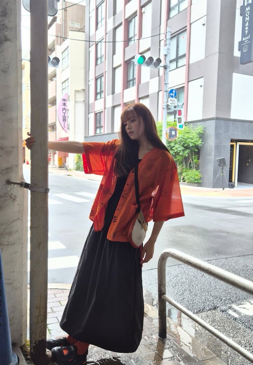 ジョンヨンちゃん御徒町駅ガード下で撮影したなんて、しかも雨降ってる