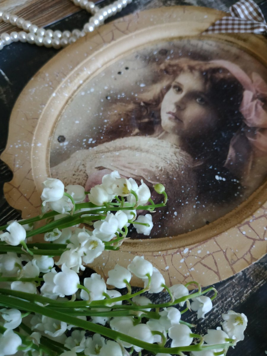 Depthofsouls_pl's tweet photo. Zawieszki ręcznie zdobione w technice decoupage z użyciem farb akrylowych w odcieniach beżu, brązu i bieli. Ozdoby utrzymane w stylu vintage. https://t.co/KLogPPEQYV