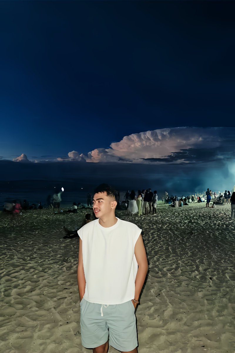 RealKyleHere's tweet photo. Just out here making the view complete https://t.co/7XqIfgMKd1