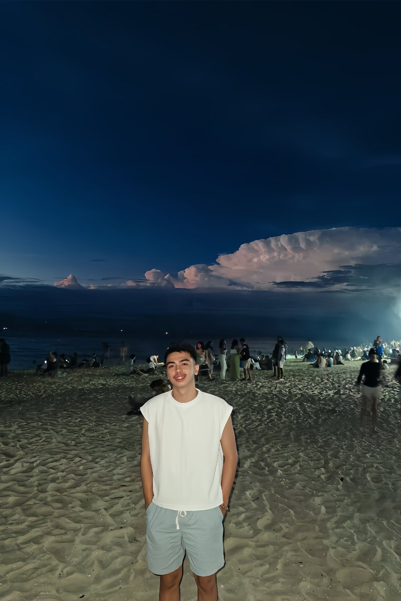 RealKyleHere's tweet photo. Just out here making the view complete https://t.co/7XqIfgMKd1