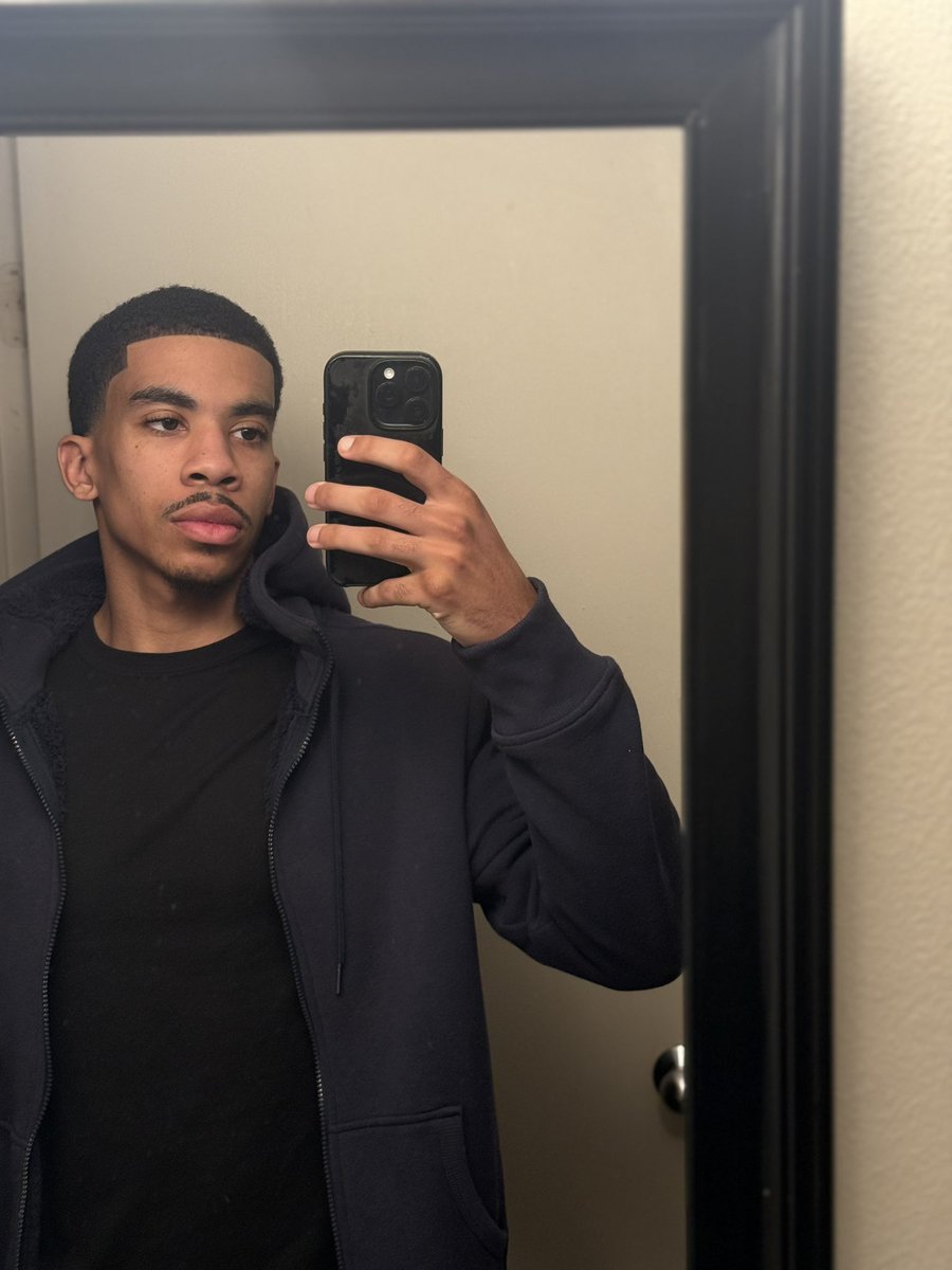 stonemonke6's tweet photo. Happy Mother’s Day 🙂🖤 + some haircut flicks 
#photos #mothersday #explore #fyp https://t.co/P9c13KbBpY