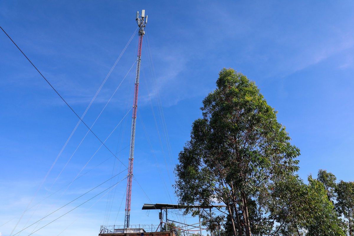 seticburundi's tweet photo. #SETIC 1/3Visite des infrastructures de télécommunication de @viettel_burundi dans les provinces de @burungaProvince& @Gitega dans le cadre du contrat liant @viettel_burundi& @PafenBurundi pour renforcer la connectivité&sur financement de @Banquemondiale.@BurundiGov @FinancesBdi https://t.co/qBHBFhB9HB