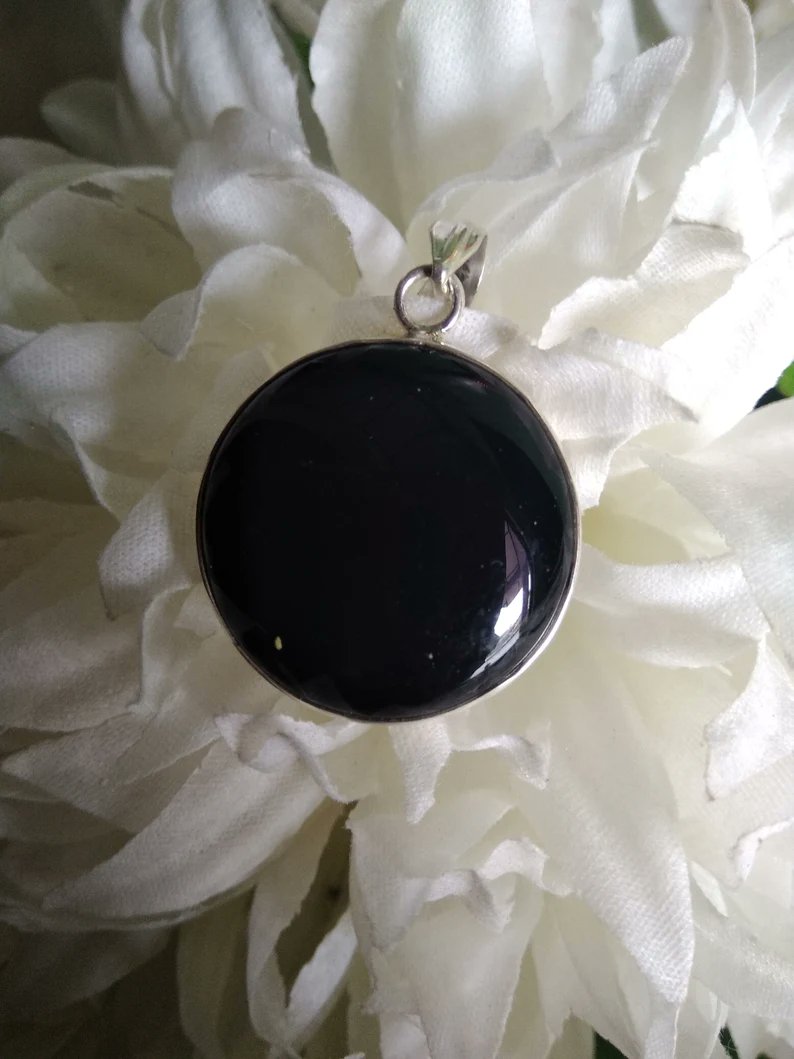 jewelrycreatio1's tweet photo. Black Onyx Pendant, 925 Silver Large Round Onyx Pendant, 30 mm Stone, Casual Wear , Boho Chic Pendant, Onyx Jewelry, Anniversary Gift Her
Buy At:
https://t.co/8WuclKqgyM
#Naturalonyxpendant #Minimalistpendant #Blackstonependant #Healingcrystalpendant #Daintypendant #Giftforfather https://t.co/qI7SrJQcYO