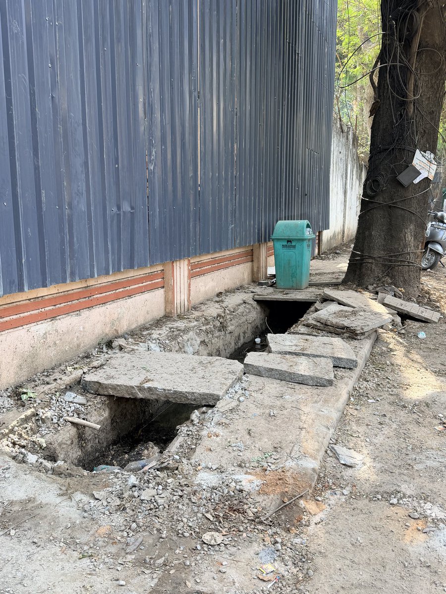 navinzmail's tweet photo. @GBA_office @GBAChiefComm Also see brunton road primrose
Road Magrath Road commissariat Road Gen thimmiah road all in pathetic state https://t.co/O5v8P1e7r0