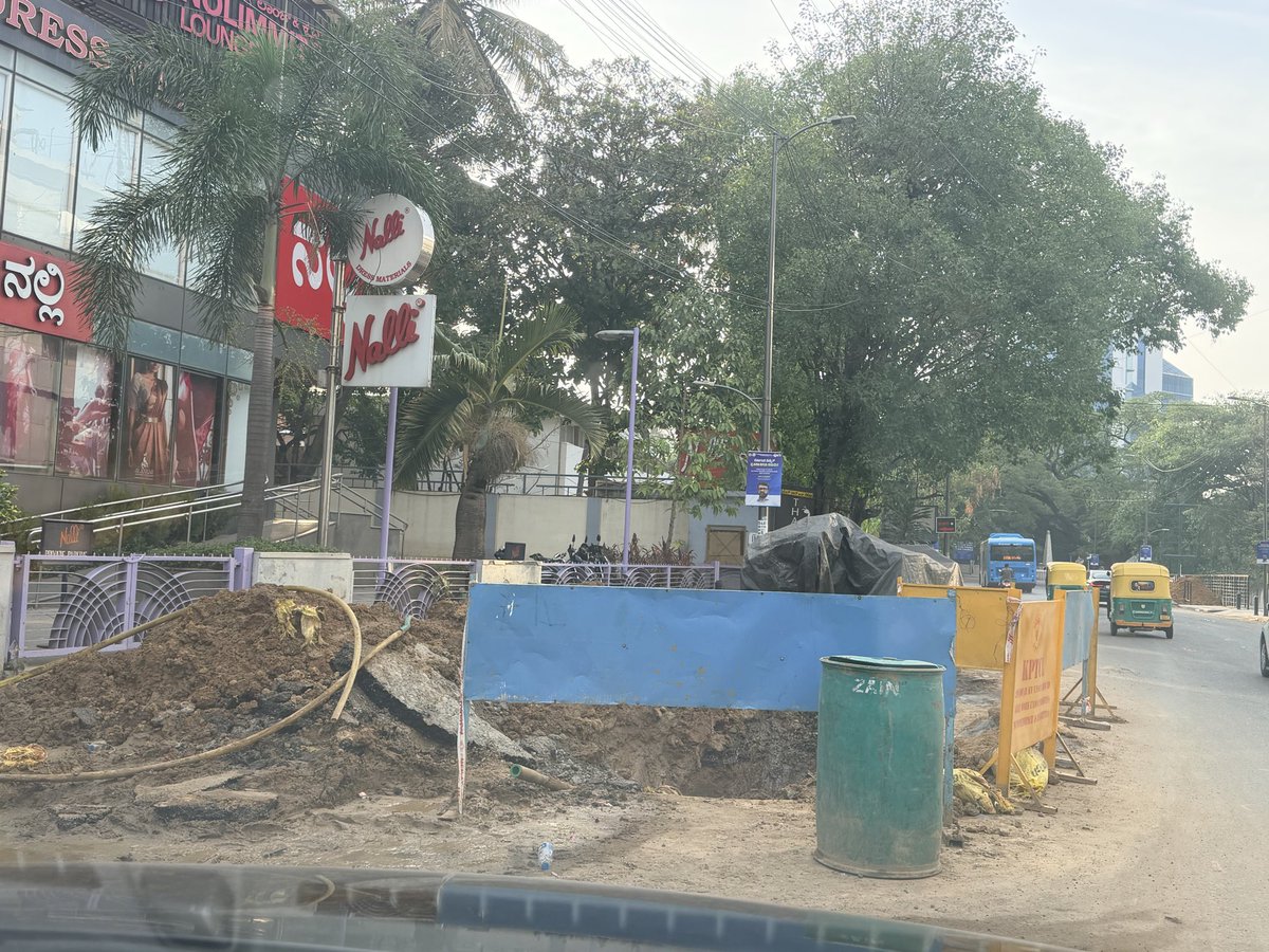 navinzmail's tweet photo. @GBA_office @GBAChiefComm Also see brunton road primrose
Road Magrath Road commissariat Road Gen thimmiah road all in pathetic state https://t.co/O5v8P1e7r0