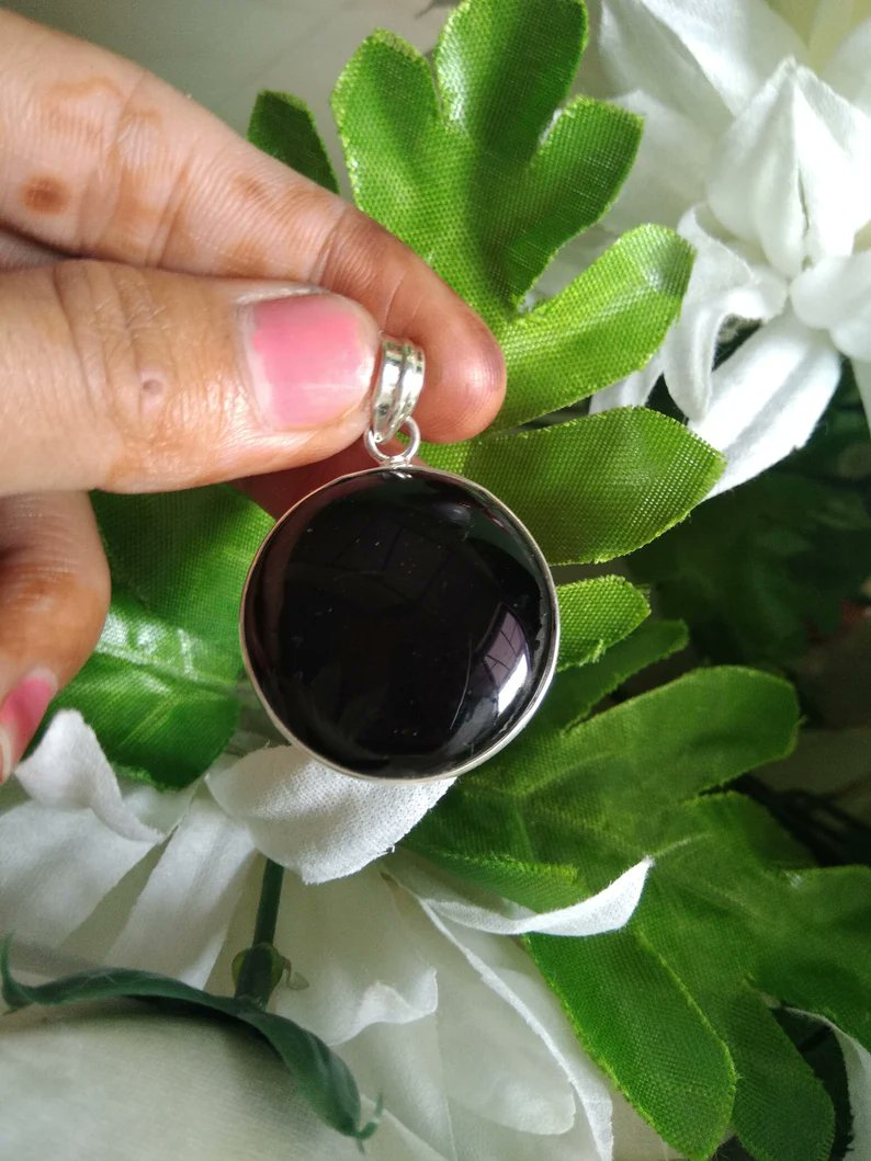 jewelrycreatio1's tweet photo. Black Onyx Pendant, 925 Silver Large Round Onyx Pendant, 30 mm Stone, Casual Wear , Boho Chic Pendant, Onyx Jewelry, Anniversary Gift Her
Buy At:
https://t.co/8WuclKqgyM
#Naturalonyxpendant #Minimalistpendant #Blackstonependant #Healingcrystalpendant #Daintypendant #Giftforfather https://t.co/qI7SrJQcYO